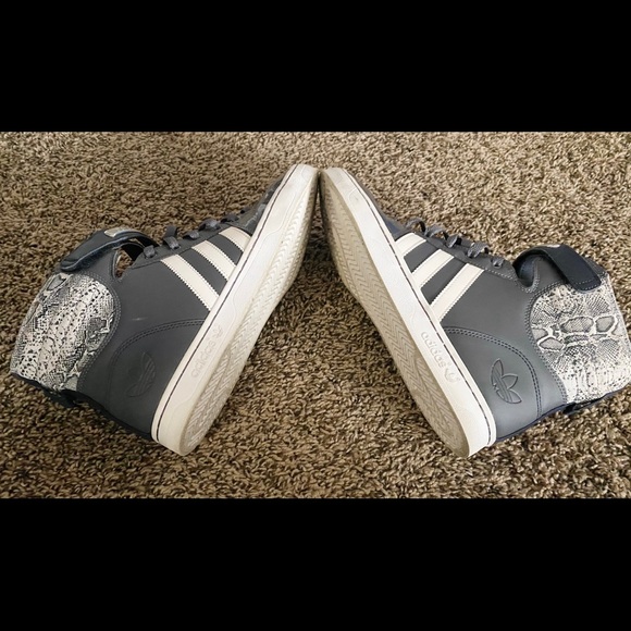 Adidas high tops-snake skin design-Men’s size 10.5 - Picture 2 of 3